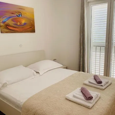 La 1 Apartment *