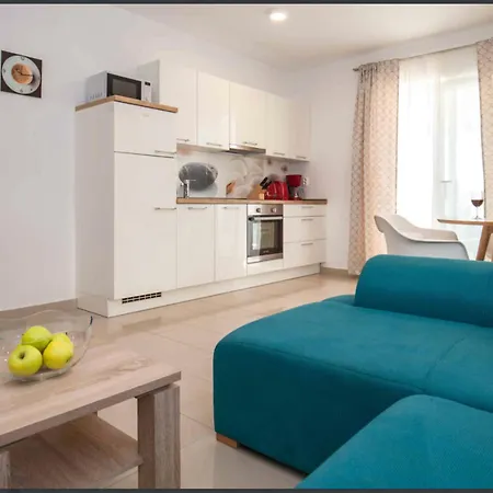 La 1 Apartment *