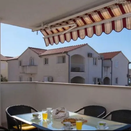 La 1 Apartment Bol