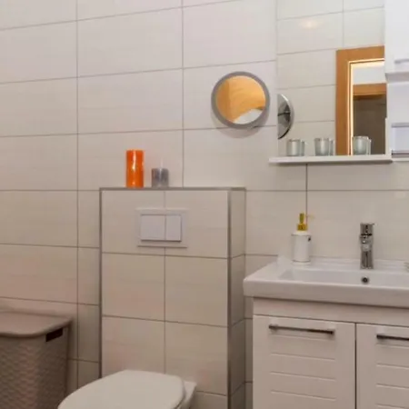La 1 Apartment
