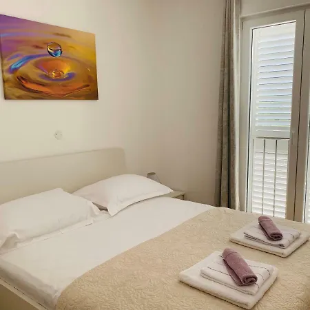 La 1 Apartment *