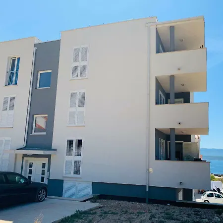 La 1 Apartment Bol