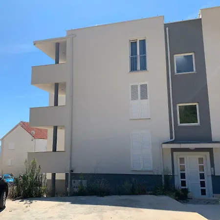 Apartment La 1 *