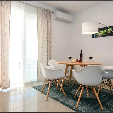 Apartment La Mer 1 *