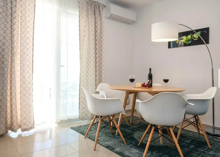 Apartament La 1 *