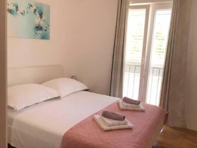 Apartament La 1 *