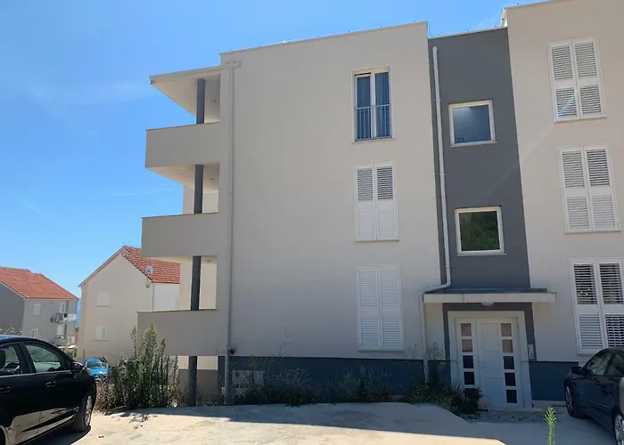 Apartament La 1 *
