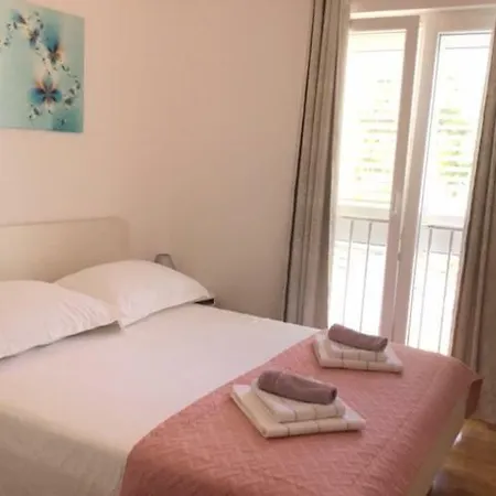 Apartman La 1 *